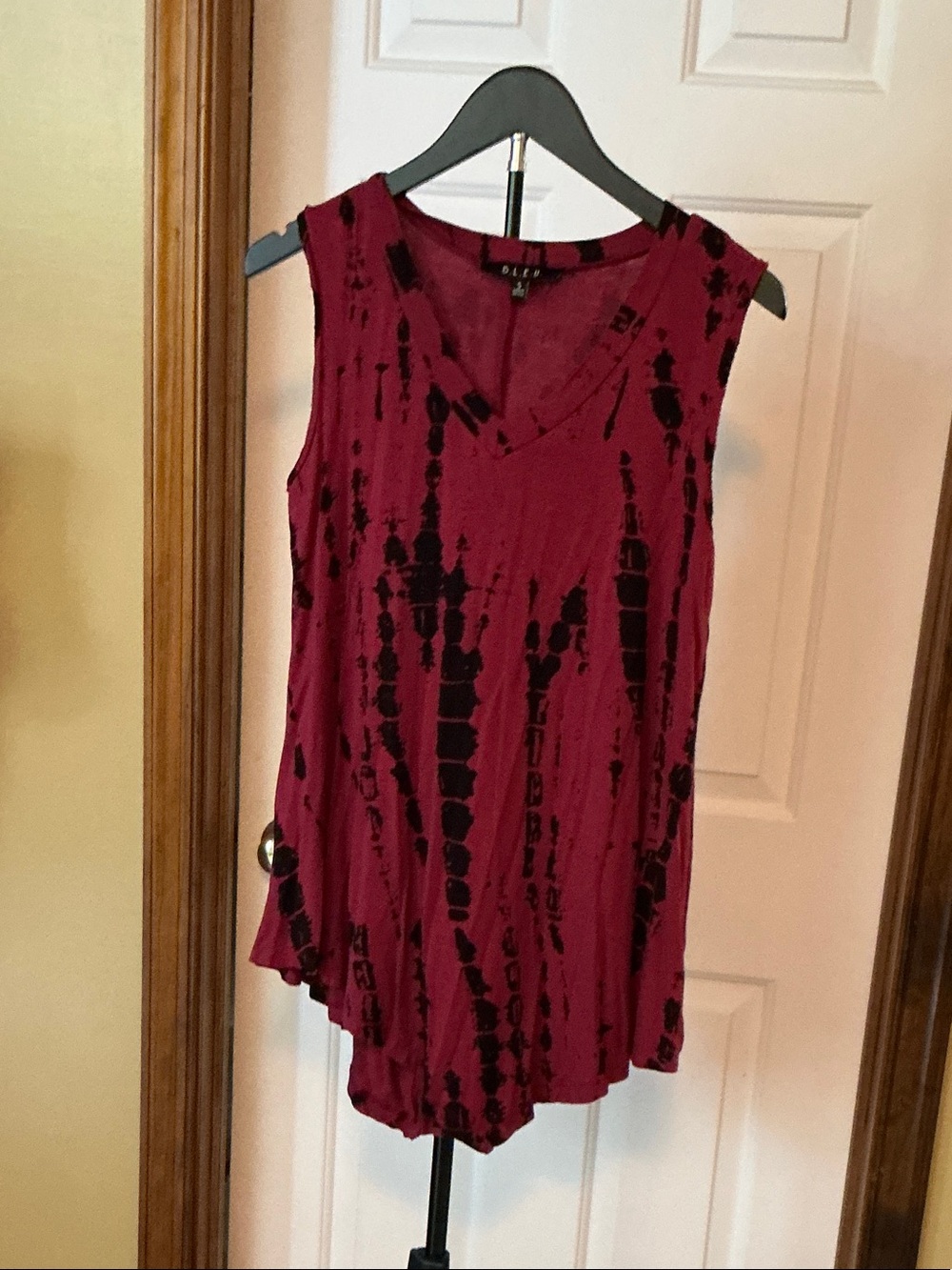 bobeau Burgundy and Black Tie-Dye V-Neck Tank